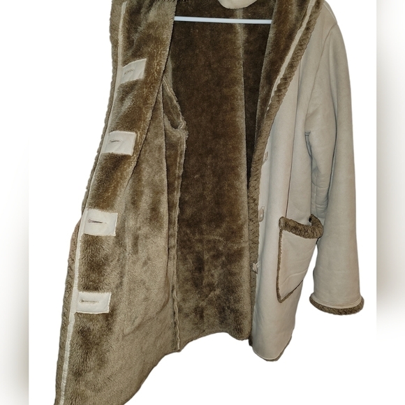 St. John's Bay size large tan heavy suede winter coat with button closure & hood - Picture 3 of 8